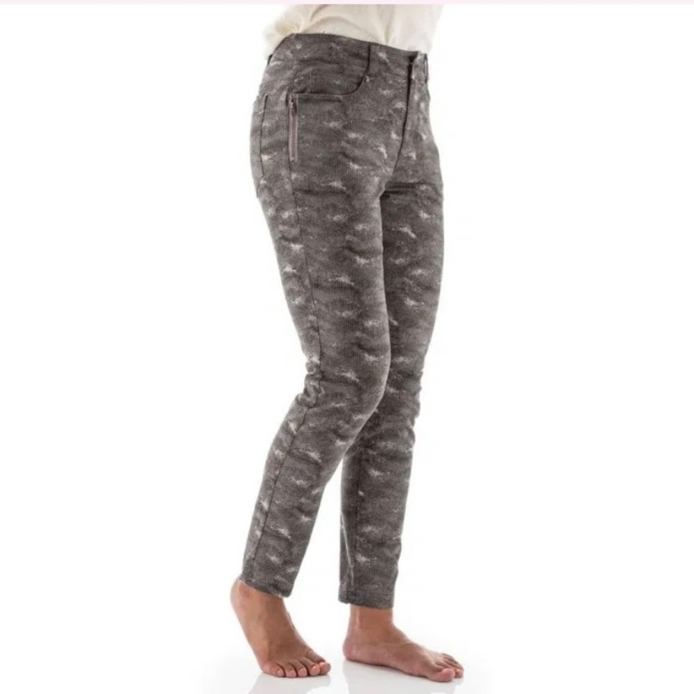 Aventura 6 Blake Print Skinny Pants Reptile Camo Print Taupe Gray Organic Cotton - Picture 1 of 16